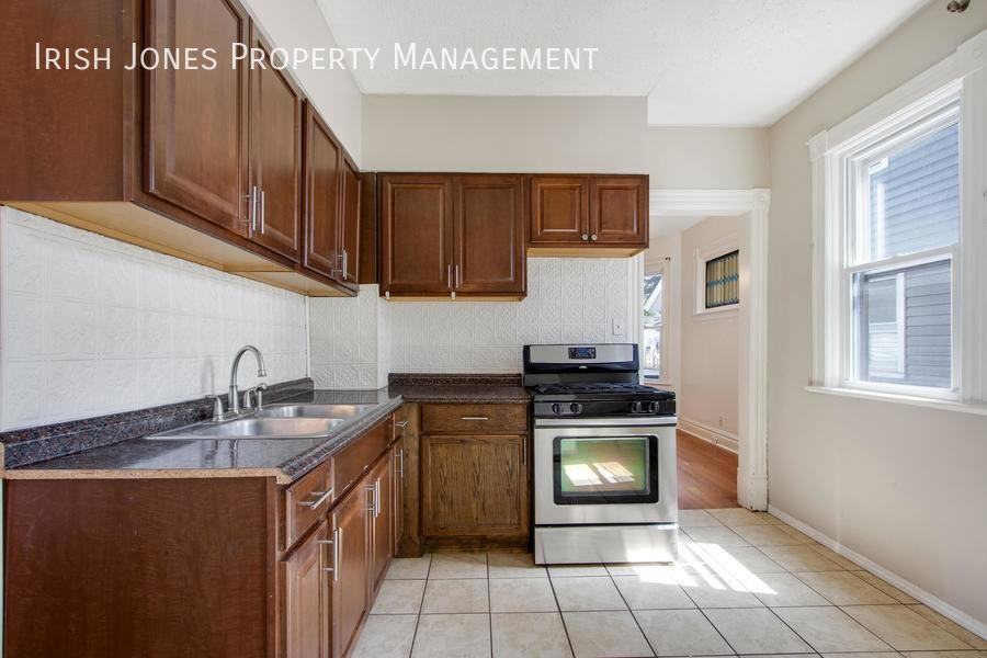 306 East St - Photo 3 of 17