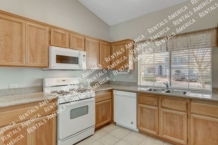 7624 Whispering River St - Photo 7 of 42