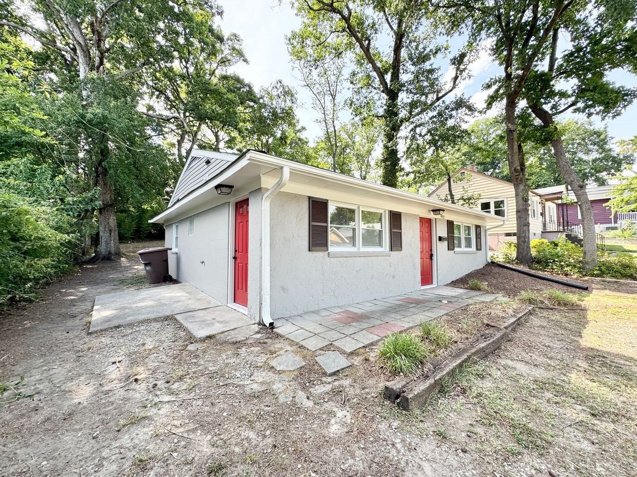 912 Englewood St - Photo 2 of 14