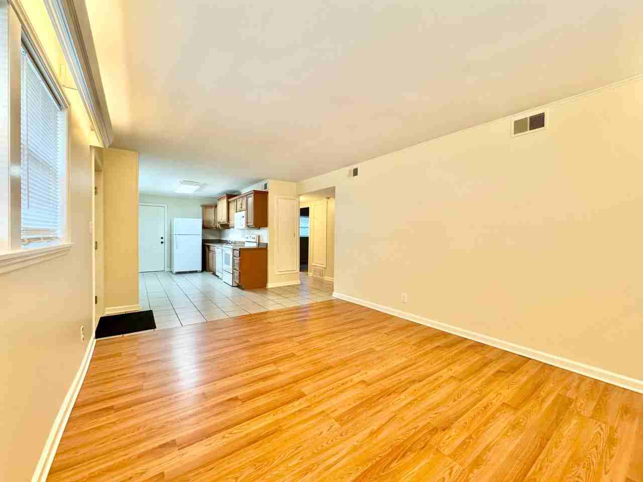 912 Englewood St - Photo 4 of 14