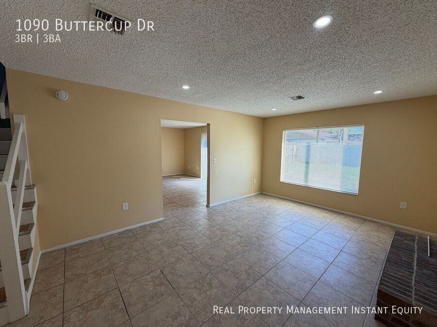 1090 Buttercup Dr - Photo 2 of 25