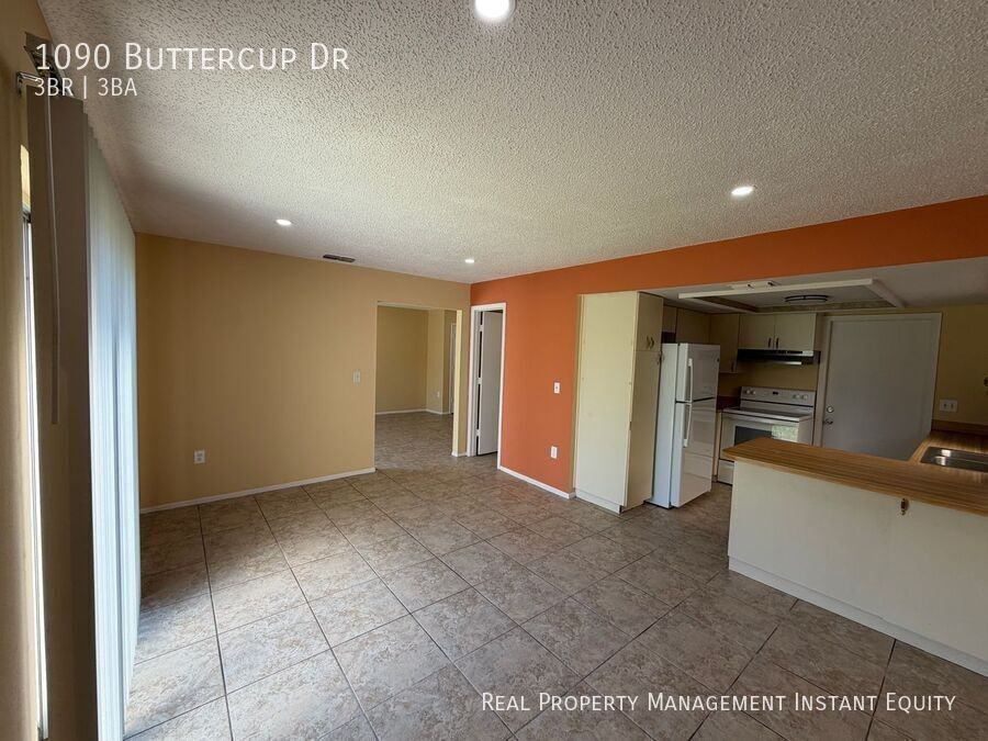 1090 Buttercup Dr - Photo 4 of 25
