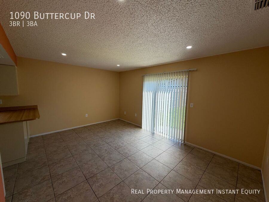 1090 Buttercup Dr - Photo 5 of 25