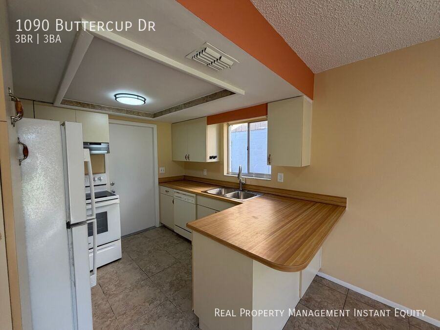 1090 Buttercup Dr - Photo 6 of 25