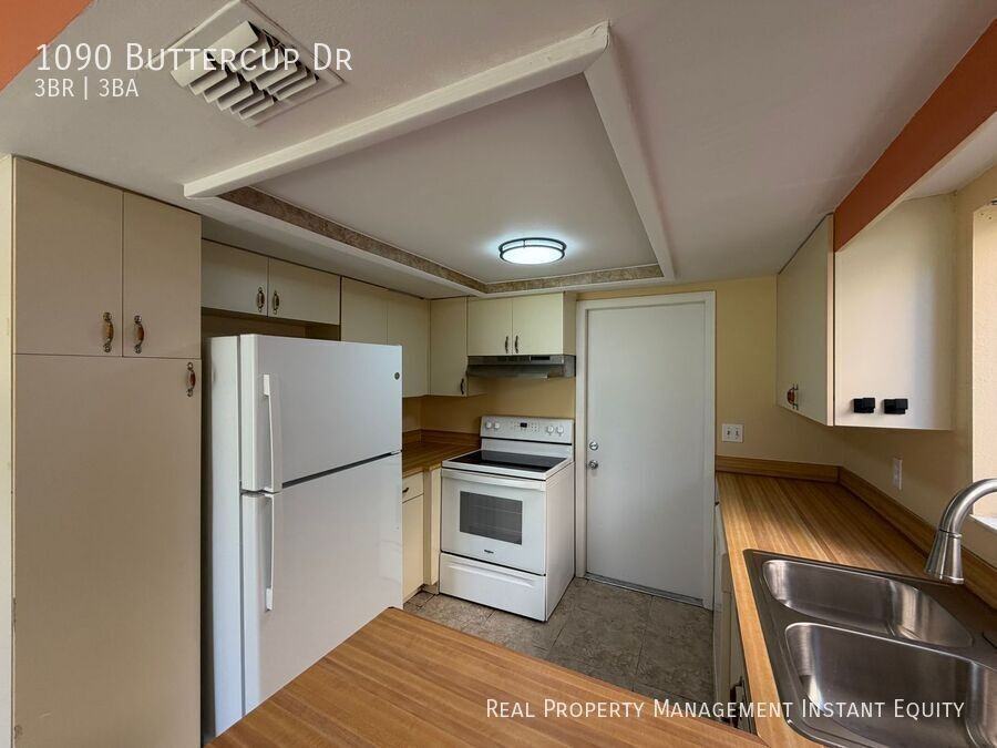 1090 Buttercup Dr - Photo 7 of 25