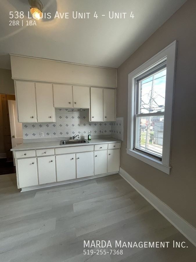 538 Louis Ave Unit 4 #4 - Photo 7 of 21