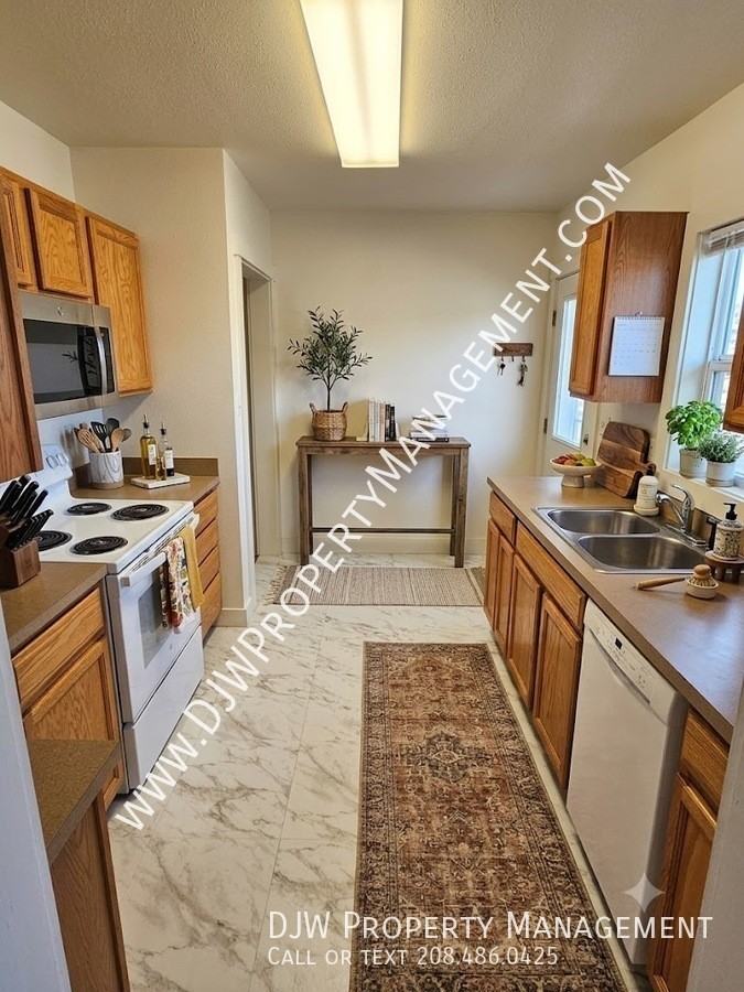 2216 Wisconsin Ave - Photo 3 of 9