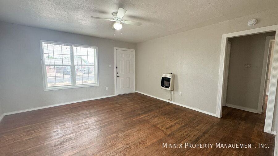 2309 2nd Pl - Photo 4 of 16