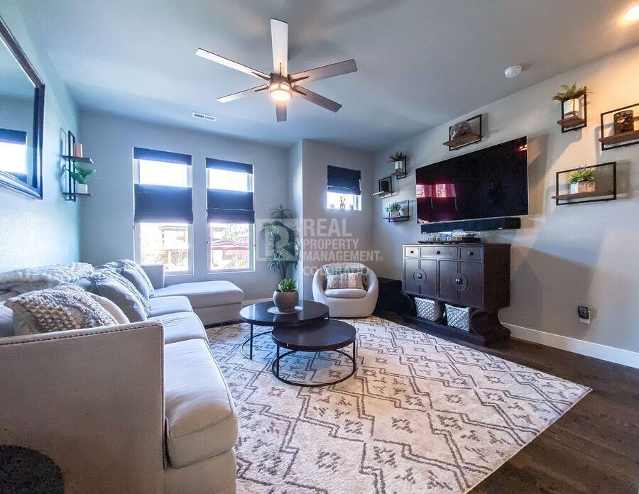 1057 Mariposa St - Photo 4 of 31