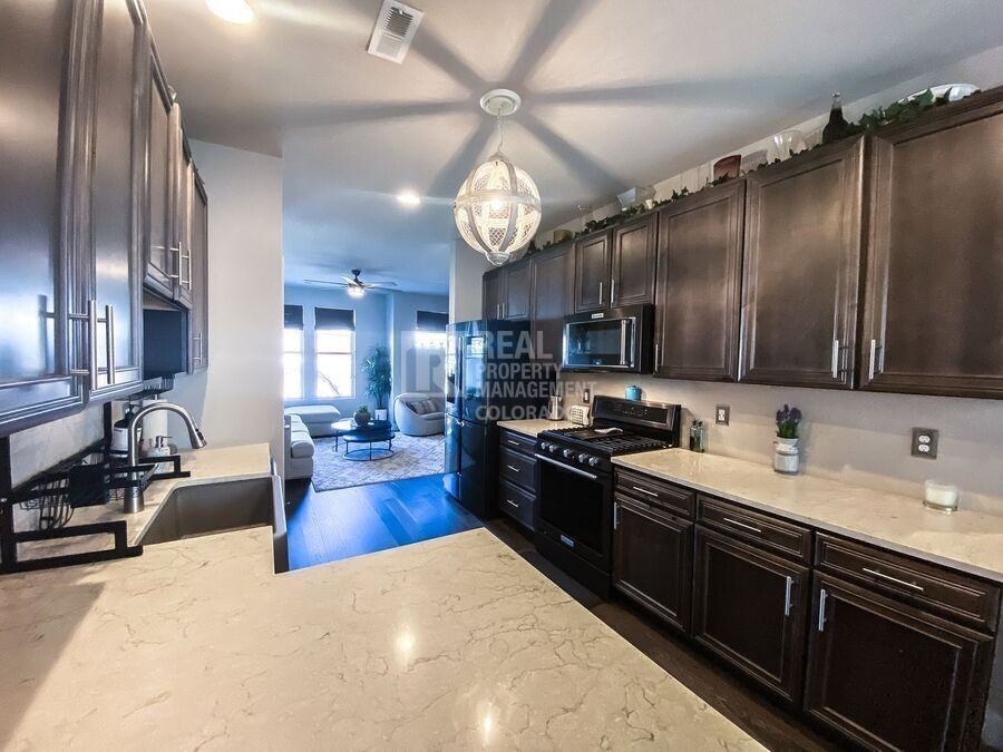 1057 Mariposa St - Photo 5 of 31