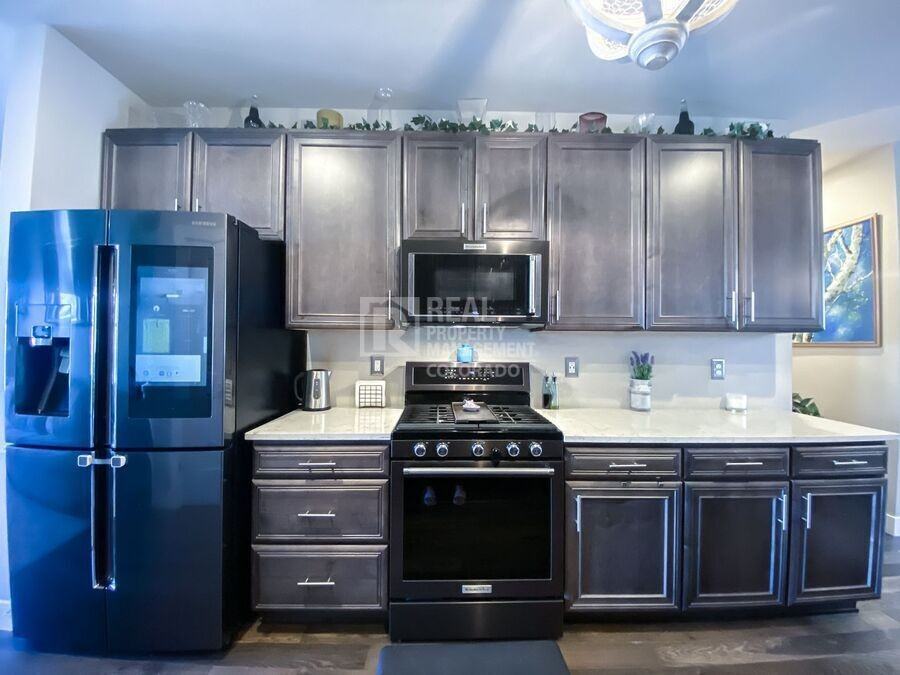 1057 Mariposa St - Photo 6 of 31