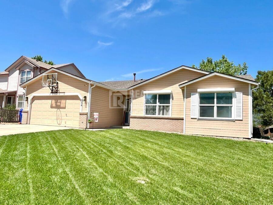 654 Montrail Dr - Photo 2 of 28
