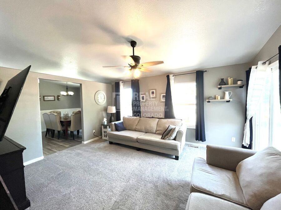 654 Montrail Dr - Photo 4 of 28