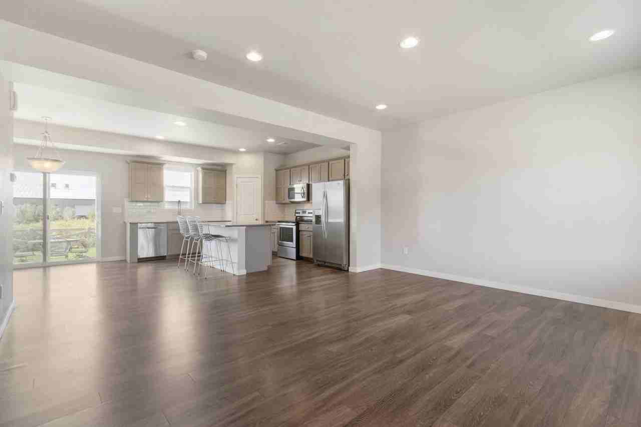 2139 Saison St - Photo 3 of 24