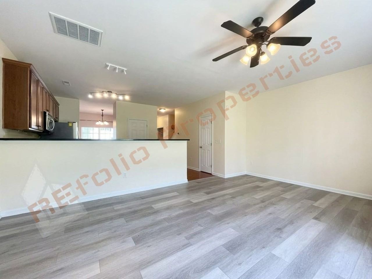 1304 Cozart St - Photo 7 of 31