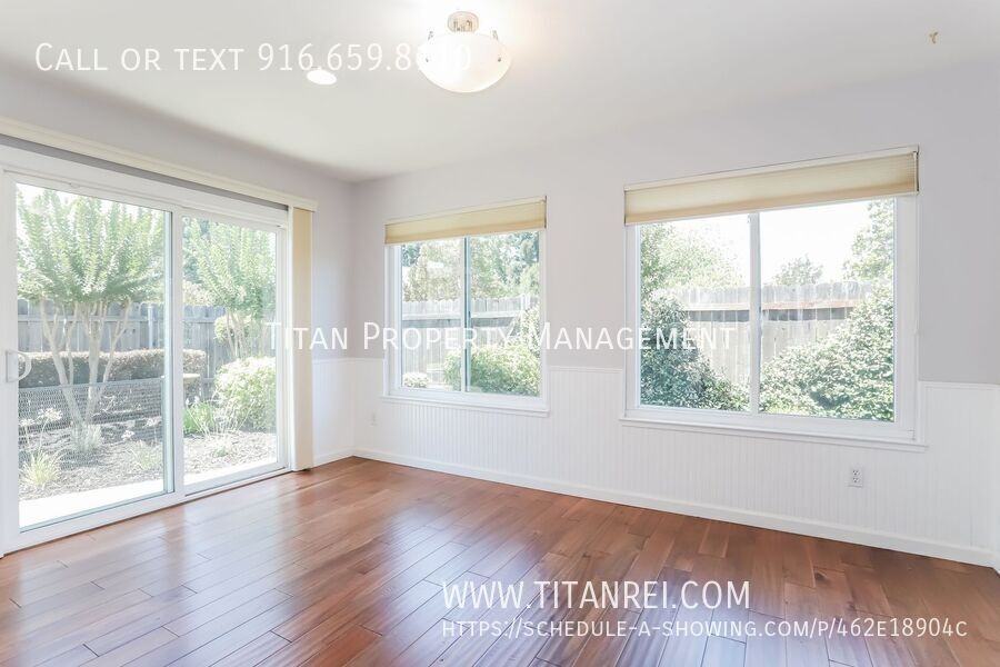 4662 Stirling St - Photo 5 of 16
