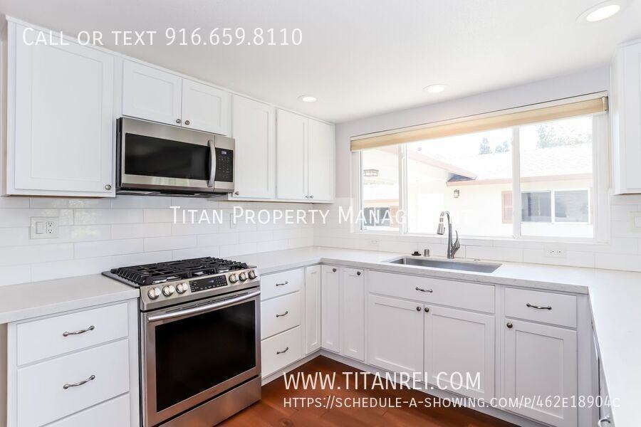 4662 Stirling St - Photo 7 of 16