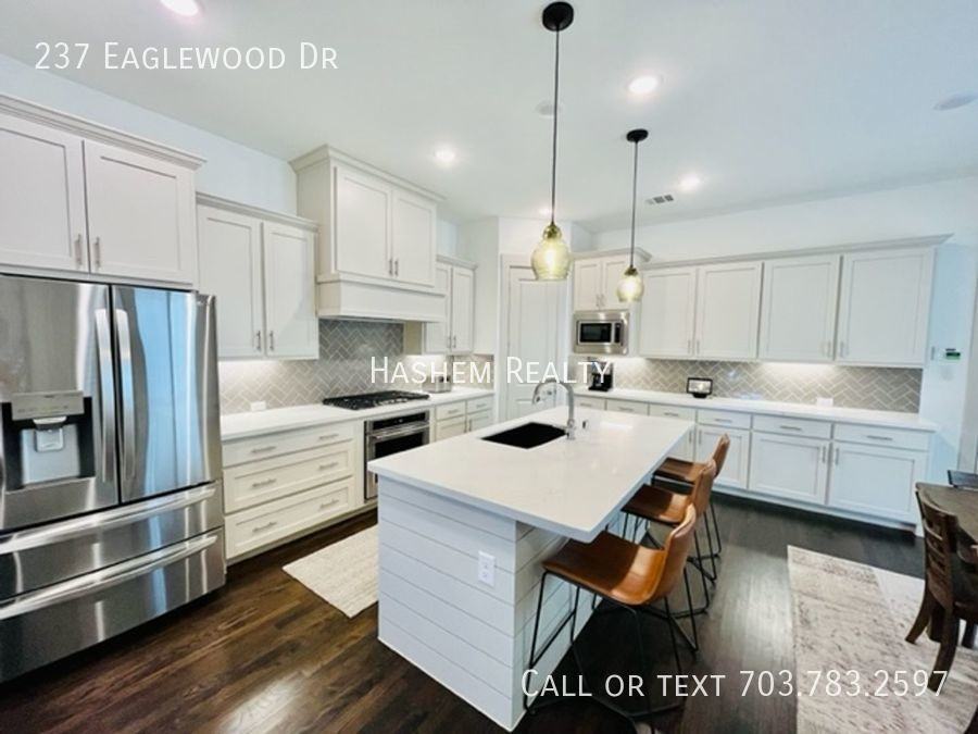 237 Eaglewood Dr - Photo 2 of 21