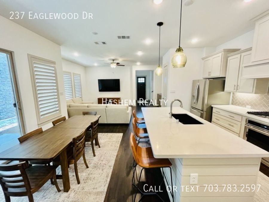 237 Eaglewood Dr - Photo 3 of 21