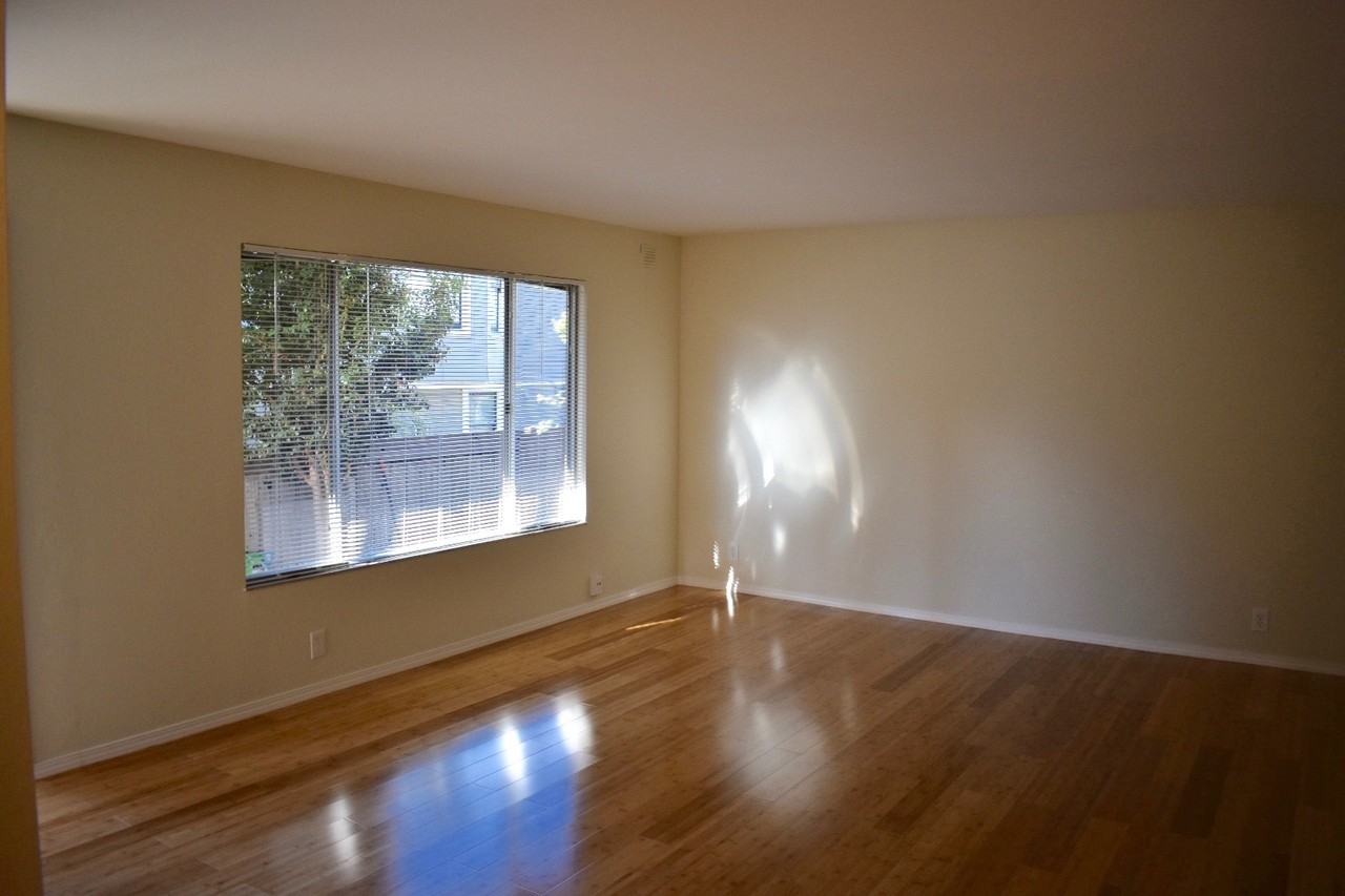2232 San Jose Ave #B - Photo 2 of 9