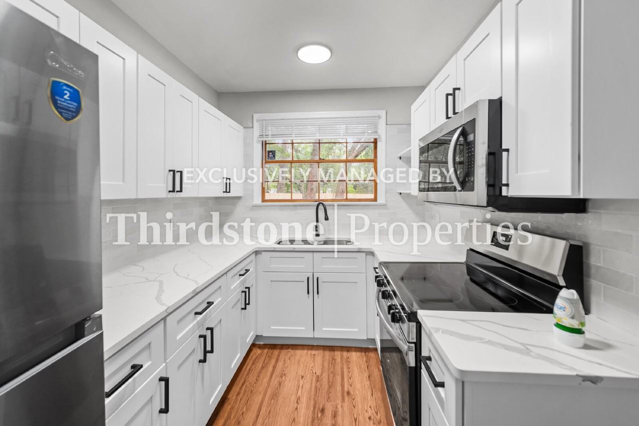 1216 Glen Laura Rd - Photo 4 of 32