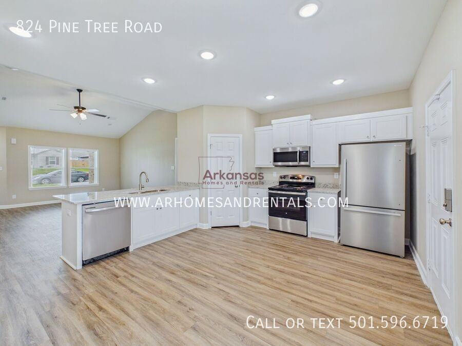 824 Pine Tree Rd - Photo 4 of 15