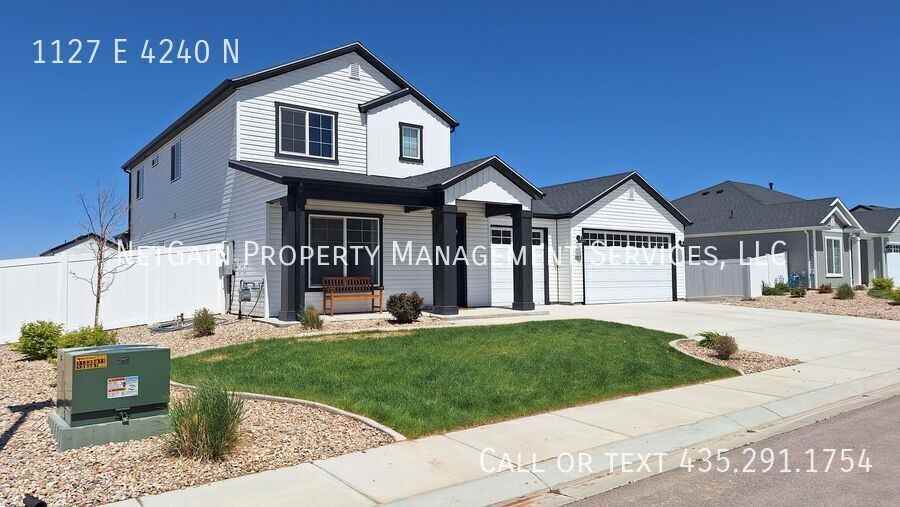 1127 E 4240 N - Photo 3 of 50