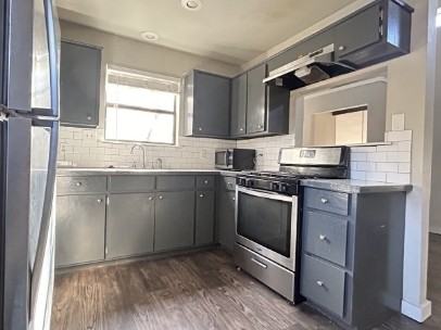 970 North Lewis Avenue - Photo 2 of 12