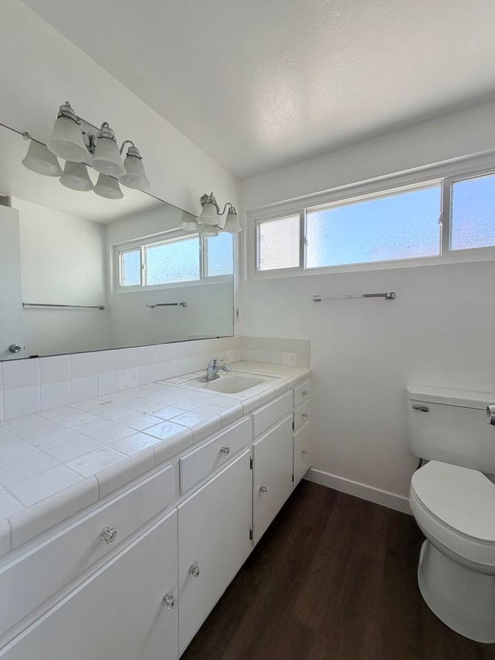 244 Rossmore Dr - Photo 3 of 10