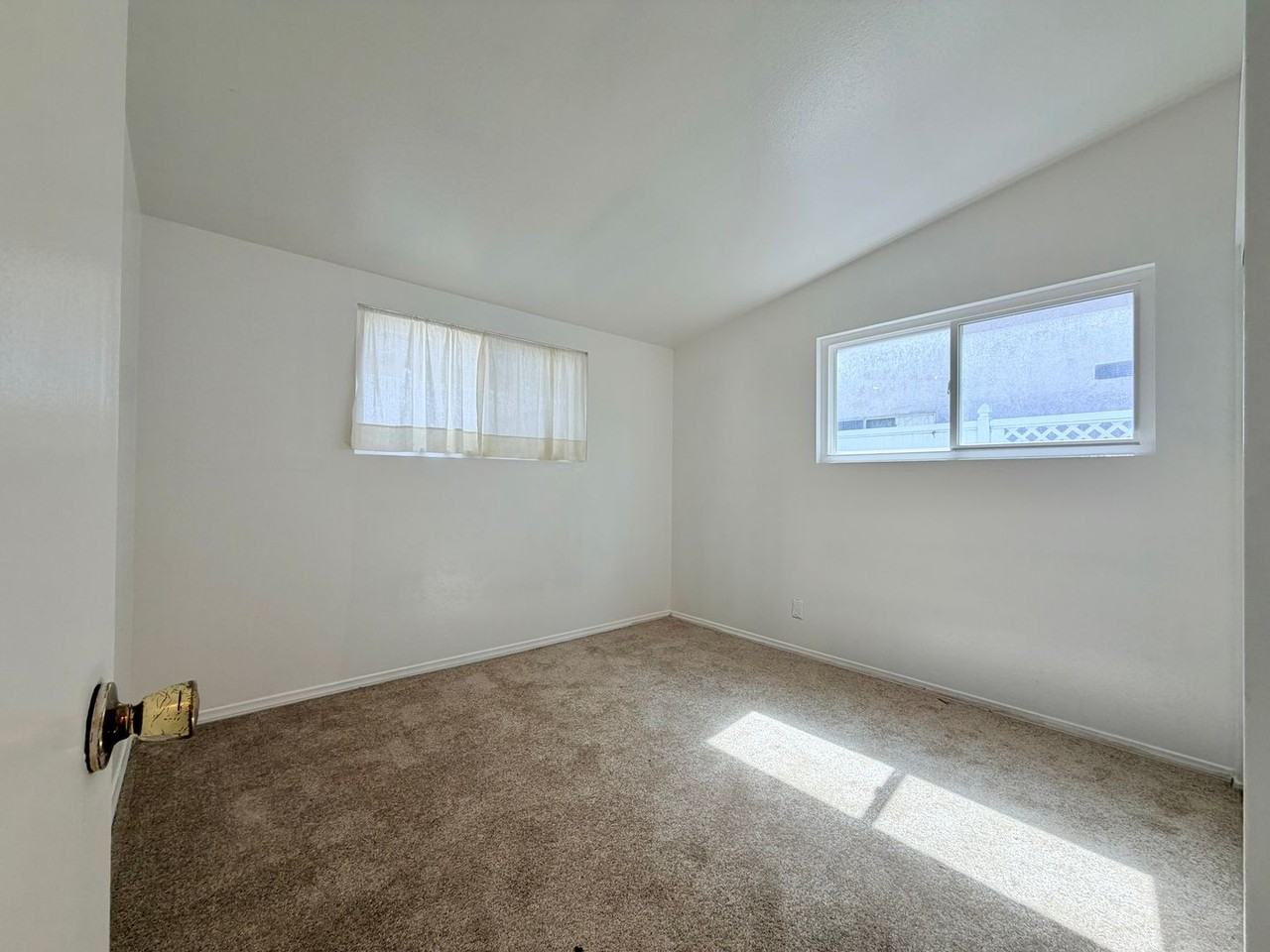 244 Rossmore Dr - Photo 5 of 10