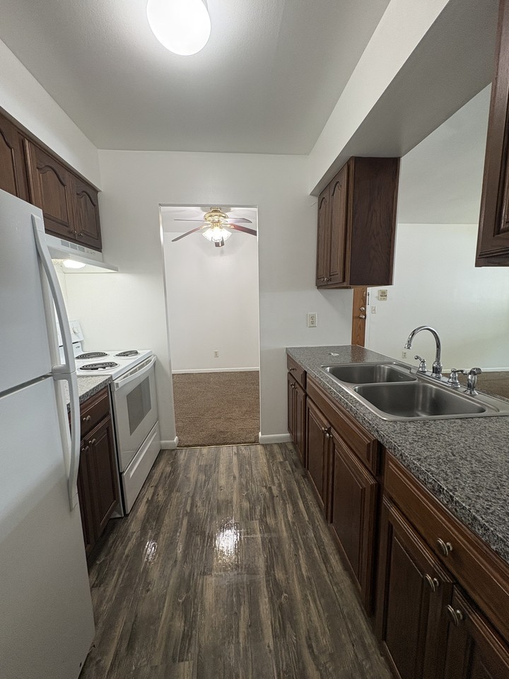 695 Capital Ave NE #16B - Photo 3 of 13