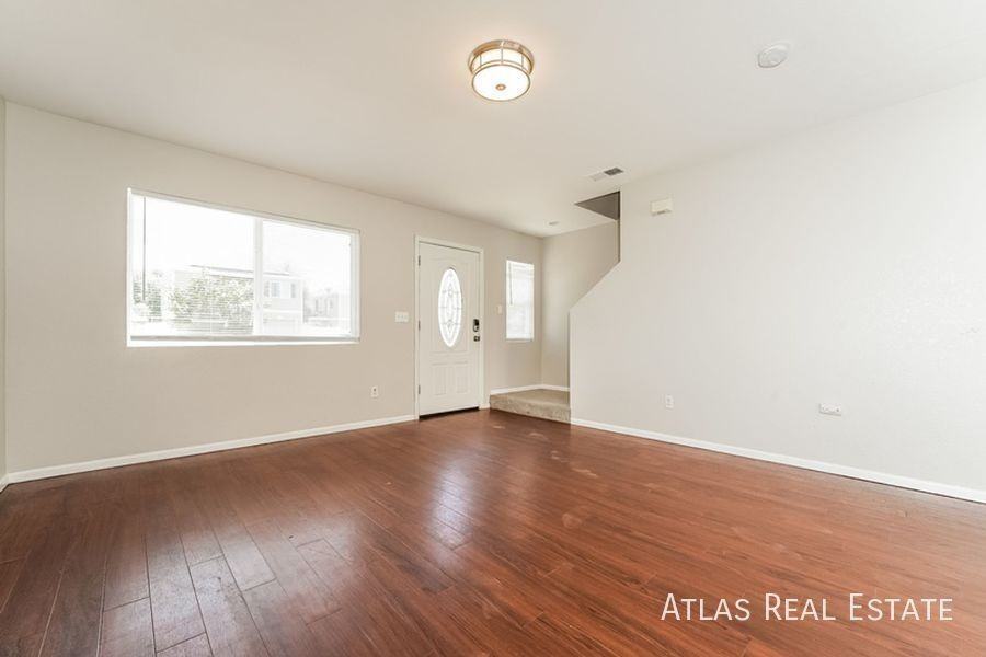 4745 Andes St - Photo 4 of 20