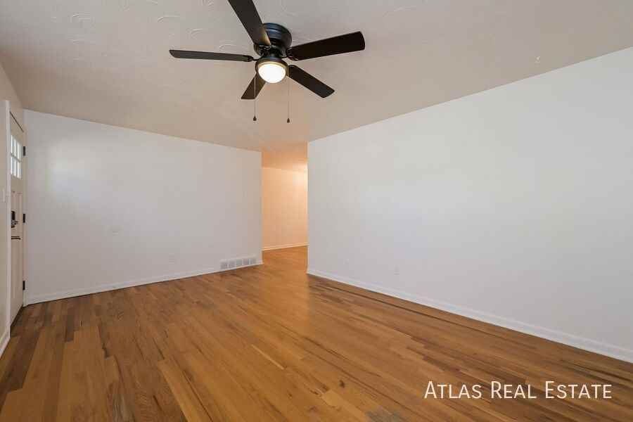 604 S Quentin St - Photo 3 of 18