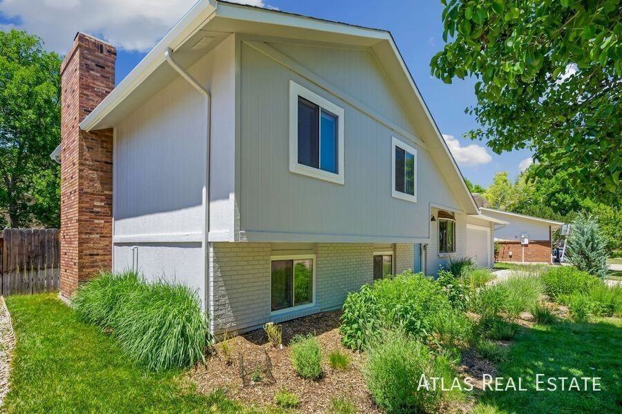 3243 Pepperwood Ln - Photo 3 of 18