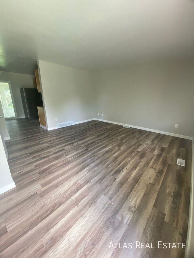 1077 S Moline St - Photo 2 of 23