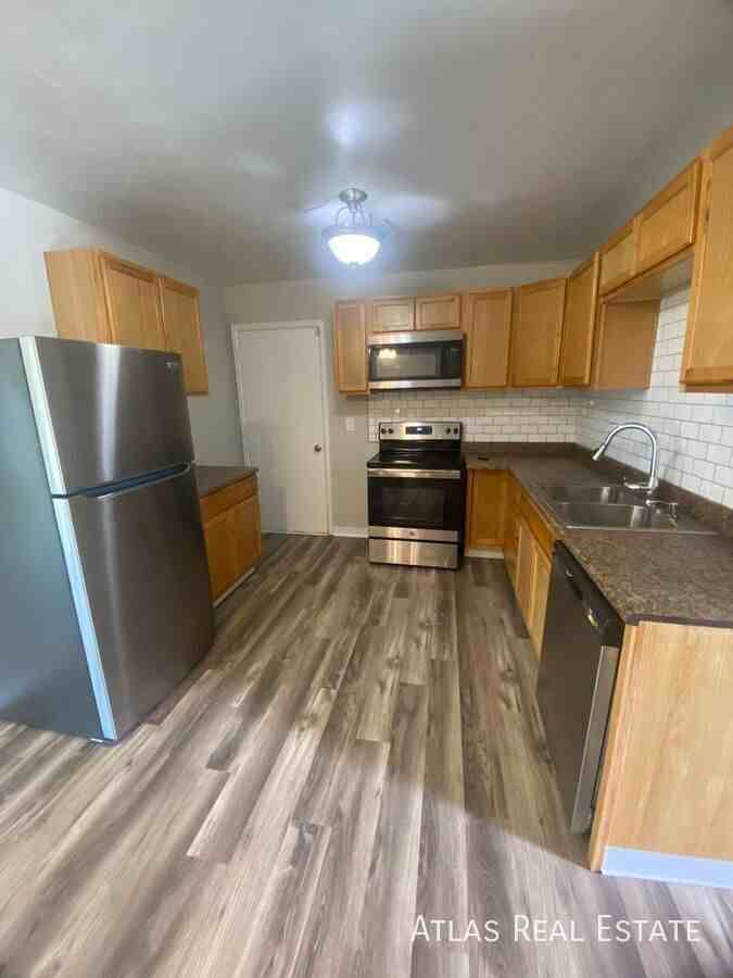 1077 S Moline St - Photo 3 of 23