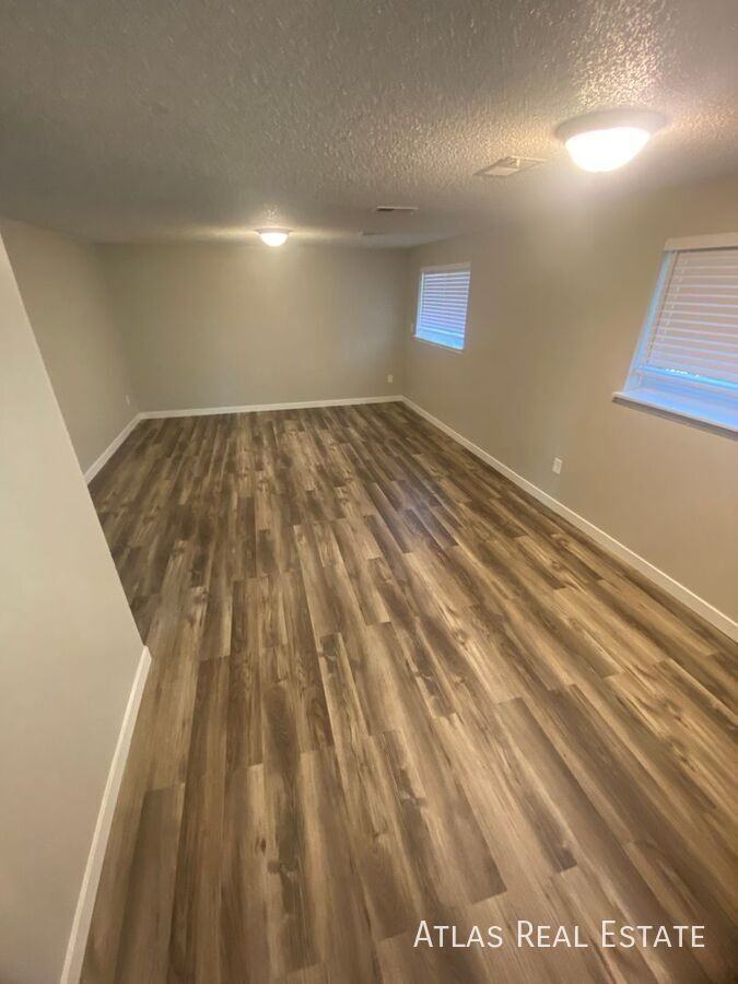 1077 S Moline St - Photo 6 of 23