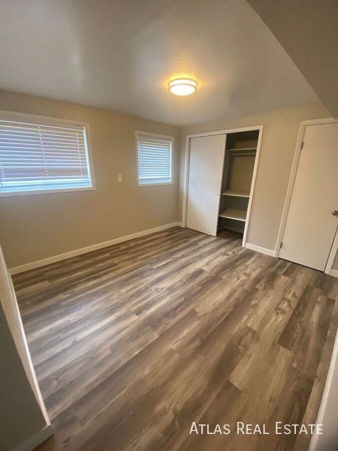 1077 S Moline St - Photo 7 of 23
