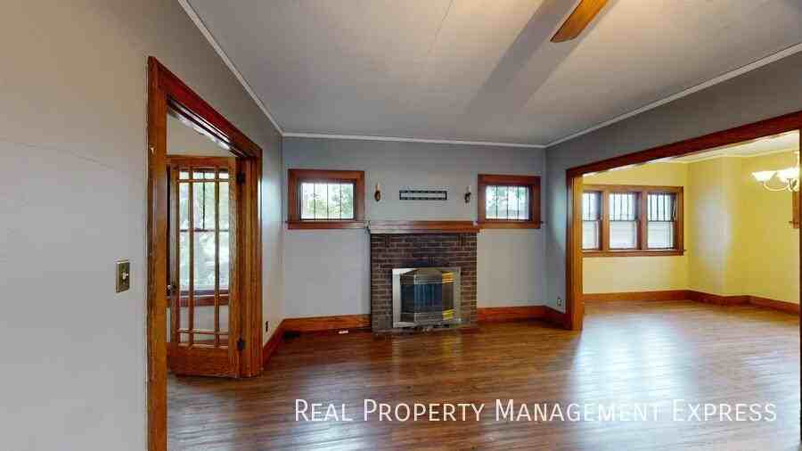 507 W 25th St - Photo 2 of 11