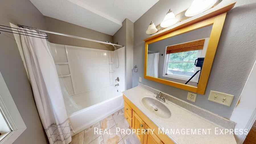 507 W 25th St - Photo 6 of 11