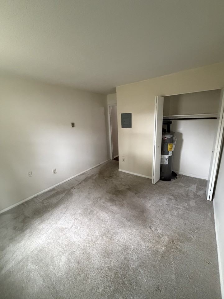 102 N George St 2 - Photo 4 of 14