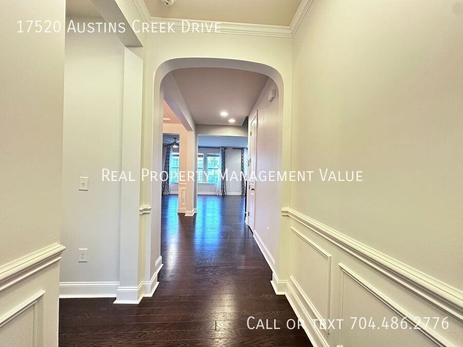 17520 Austins Creek Dr - Photo 3 of 32