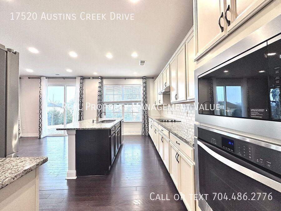 17520 Austins Creek Dr - Photo 4 of 32