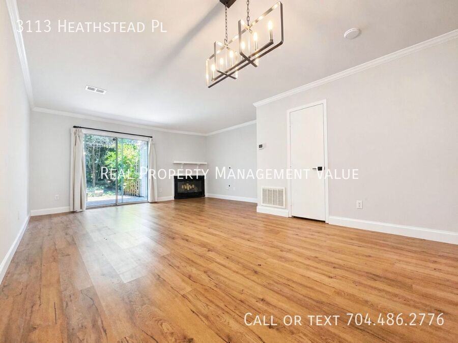 3113 Heathstead Pl - Photo 4 of 20