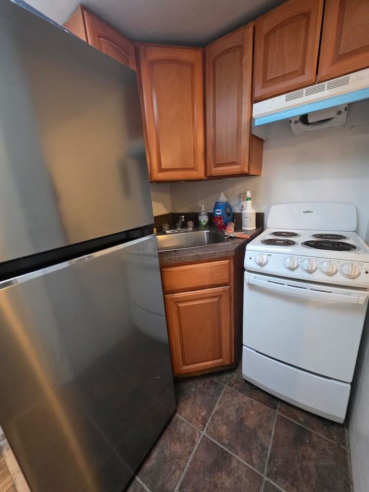64 Hudson St #2 - Photo 5 of 10