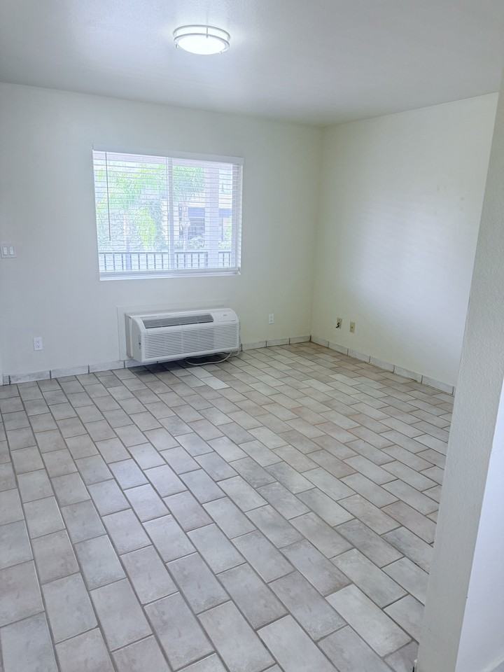 12181 San Fernando Road - Photo 2 of 11