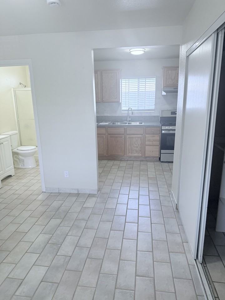 12181 San Fernando Road - Photo 3 of 11