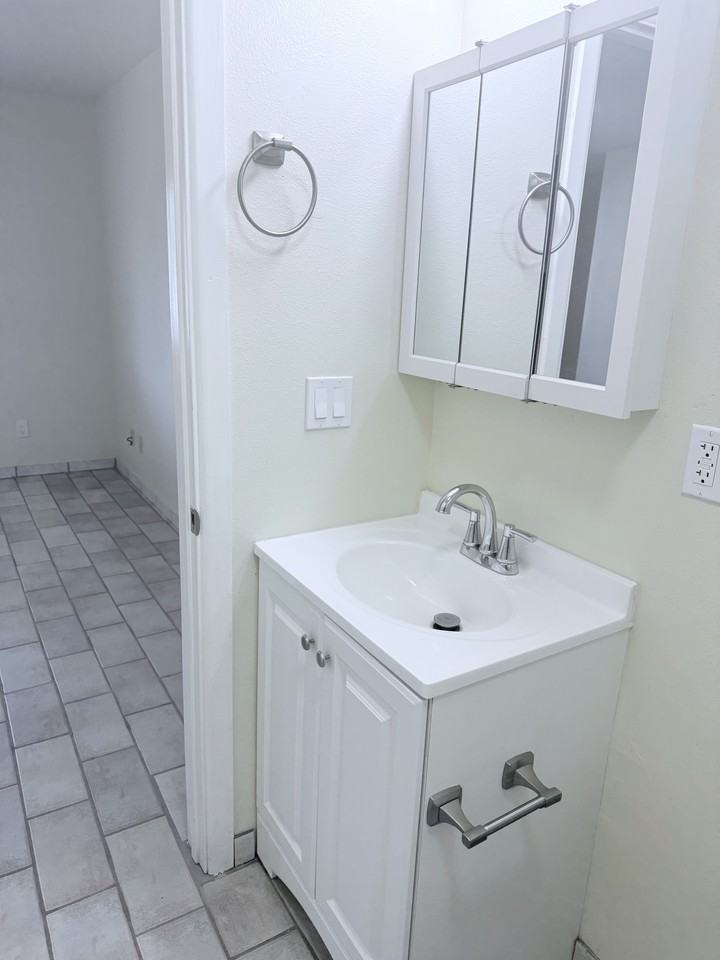 12181 San Fernando Road - Photo 6 of 11