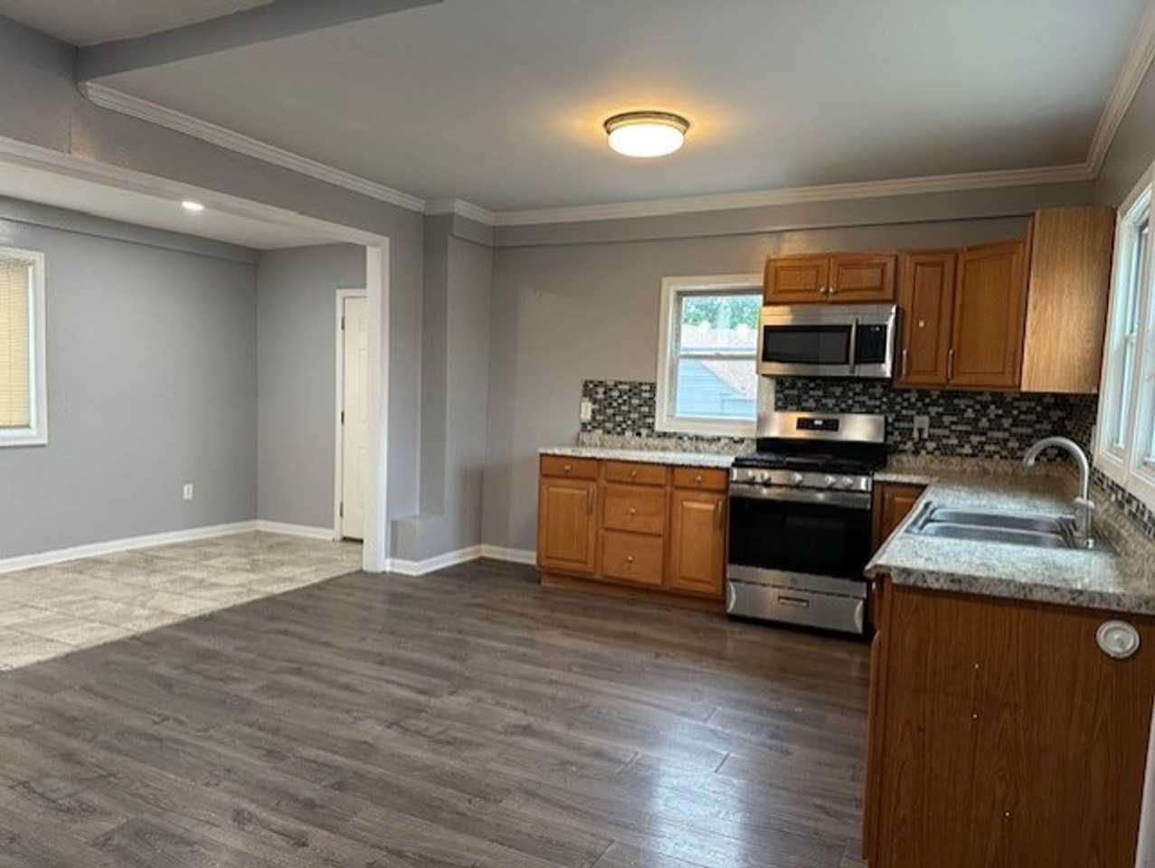 1102 4th Ave - Photo 5 of 13