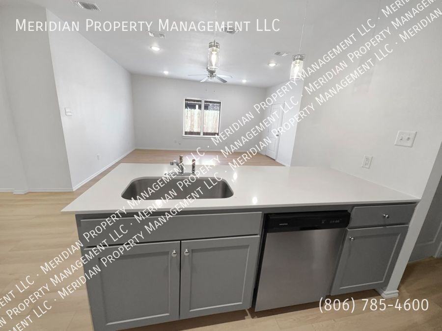 5541 Itasca St #B - Photo 6 of 26